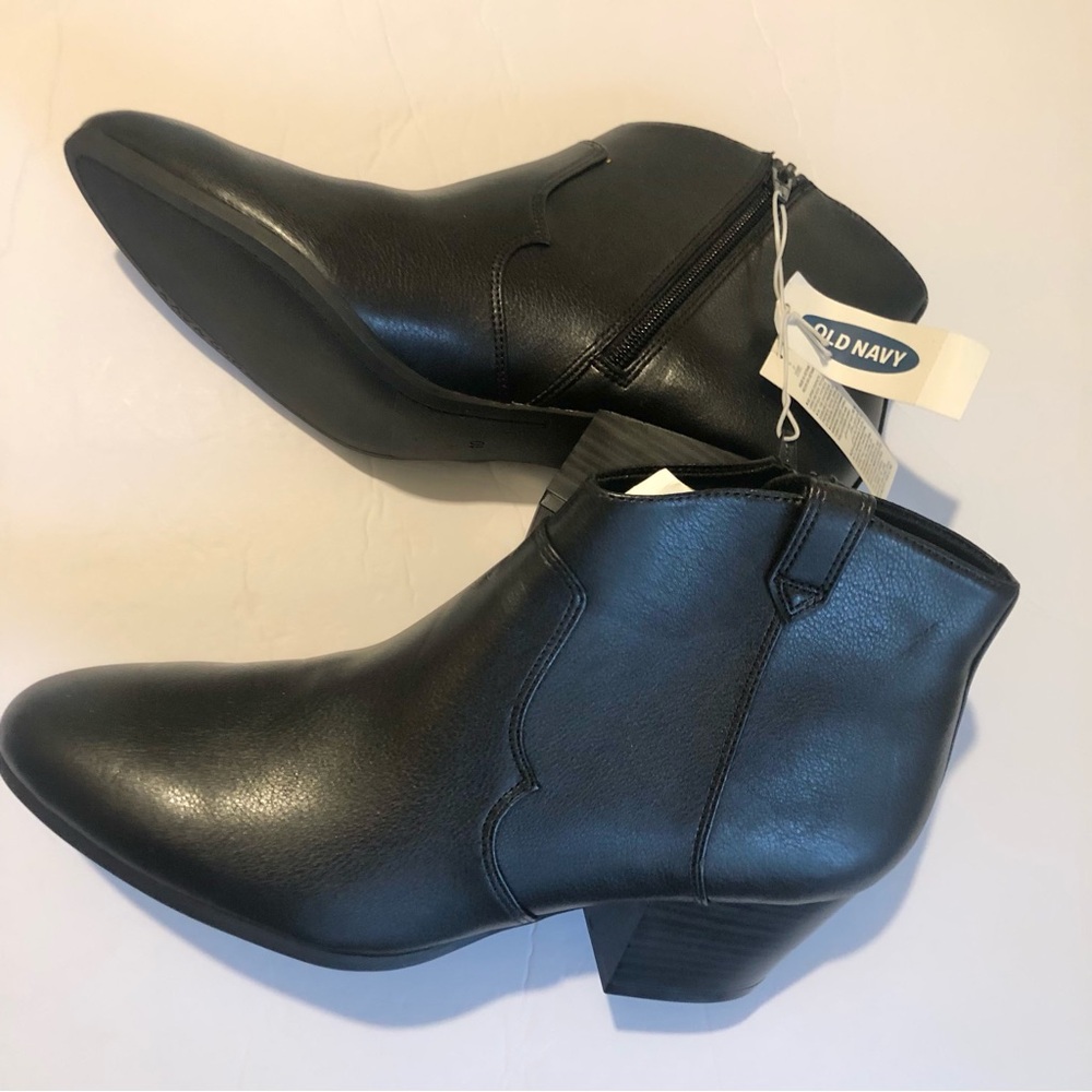 Old Navy Size 10 Sleek Black Ankle Booties Western style low stacked heels